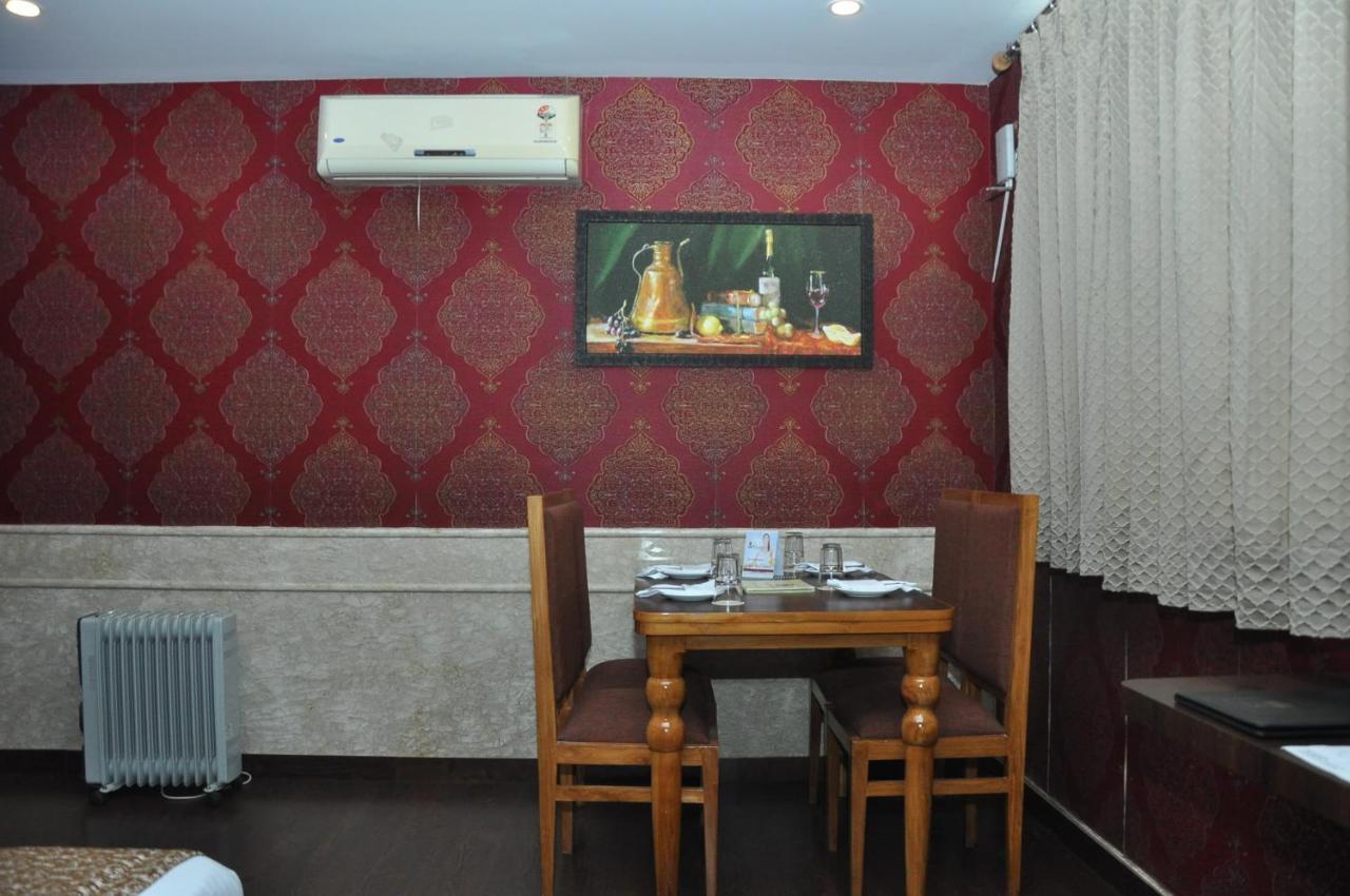 Hotel JSR Continental Dehradun Exterior foto