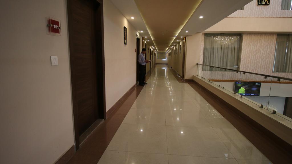 Hotel JSR Continental Dehradun Exterior foto
