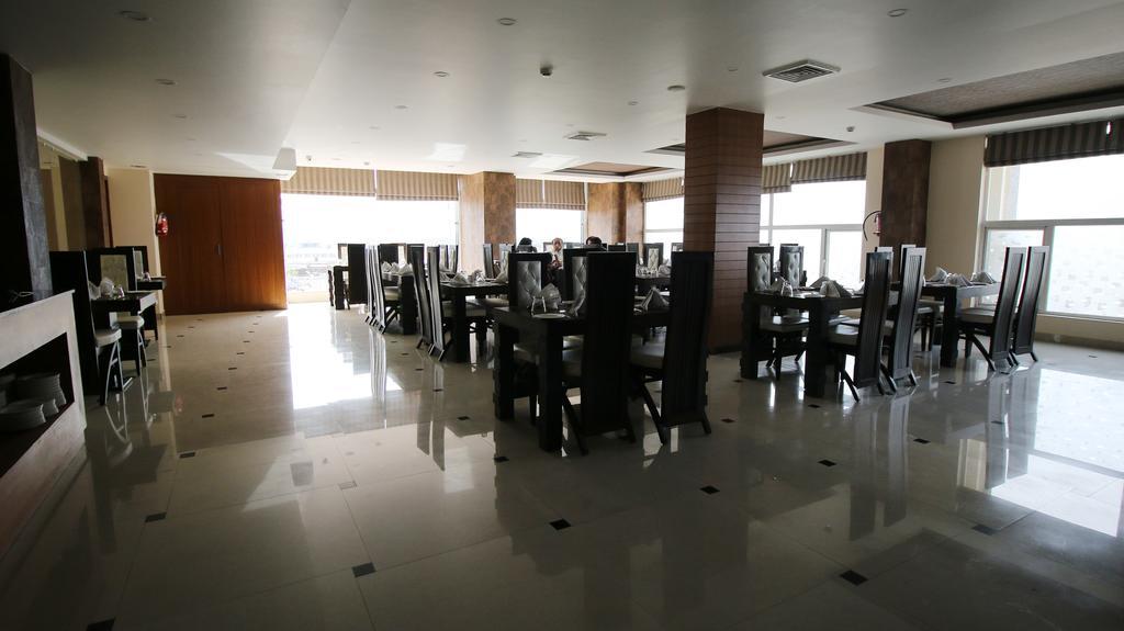 Hotel JSR Continental Dehradun Exterior foto