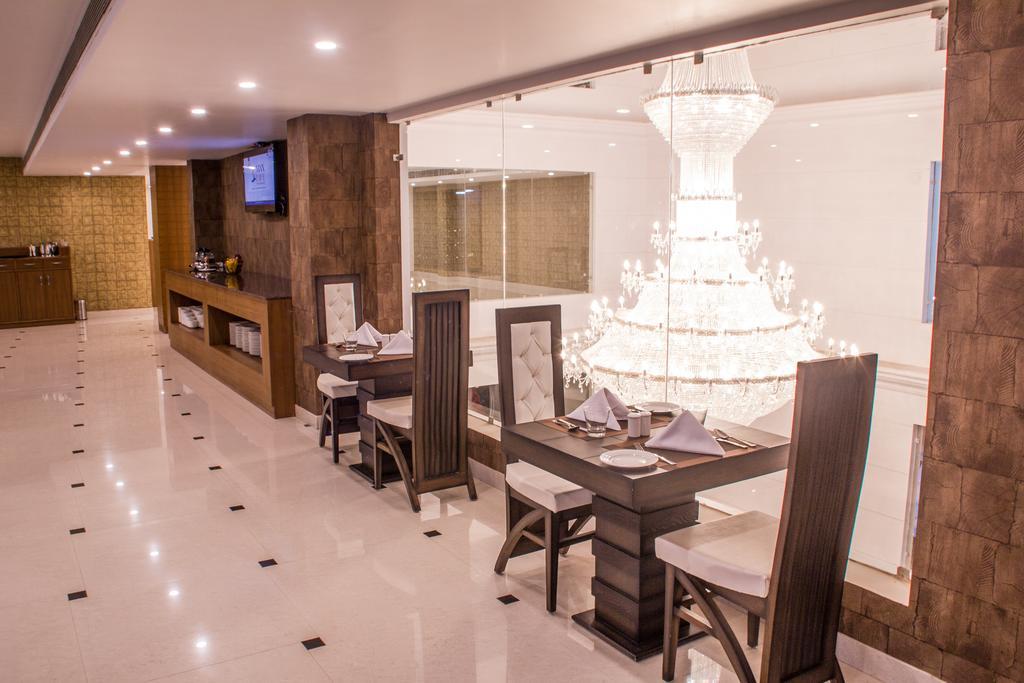 Hotel JSR Continental Dehradun Exterior foto
