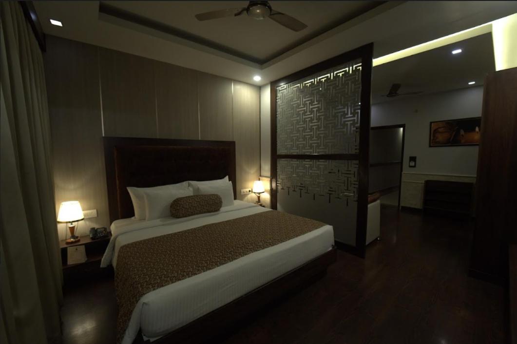 Hotel JSR Continental Dehradun Exterior foto